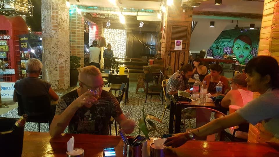 Route 66 Music Restaurant & Hostel เสียมราฐ ภายนอก รูปภาพ