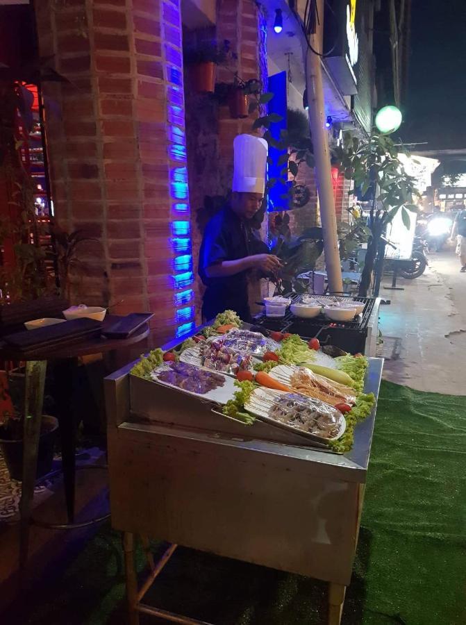 Route 66 Music Restaurant & Hostel เสียมราฐ ภายนอก รูปภาพ