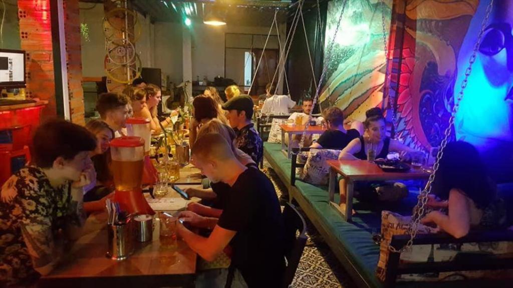 Route 66 Music Restaurant & Hostel เสียมราฐ ภายนอก รูปภาพ